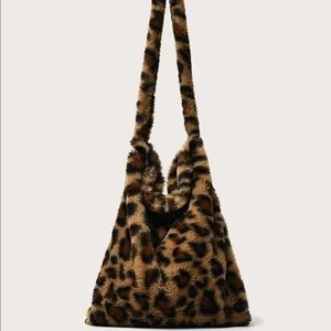 selling leopard fluffy tote bag